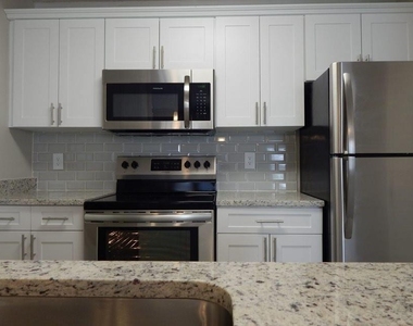 100 Ashford Gables Drive - Photo Thumbnail 4