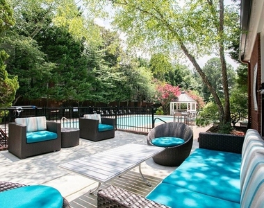 100 Ashford Gables Drive - Photo Thumbnail 19