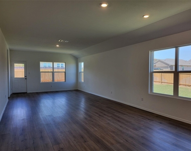 100 Montego St - Photo Thumbnail 10