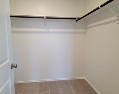 100 Montego St - Photo Thumbnail 16