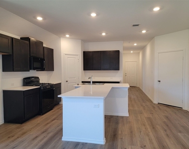 100 Montego St - Photo Thumbnail 9