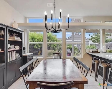 305 Trestle Tree St - Photo Thumbnail 3