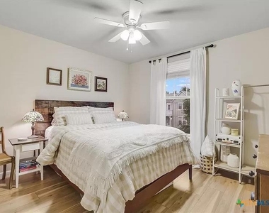 305 Trestle Tree St - Photo Thumbnail 15