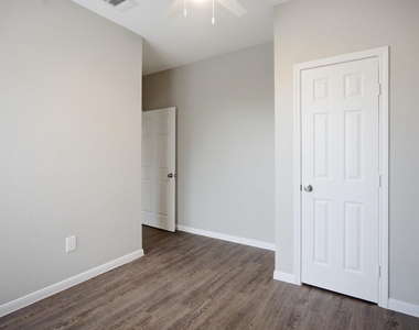 611 Carpenter Ave - Photo Thumbnail 14