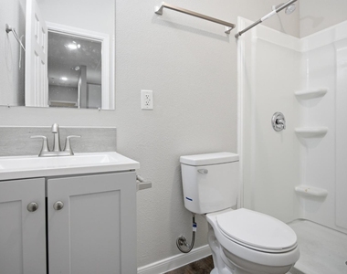 611 Carpenter Ave - Photo Thumbnail 15