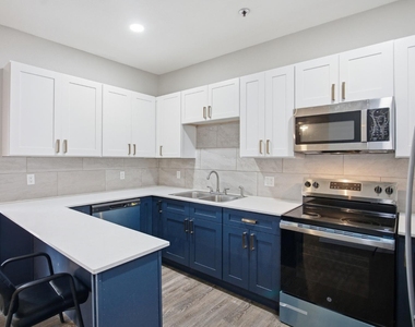 611 Carpenter Ave - Photo Thumbnail 5