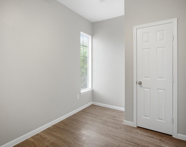 611 Carpenter Ave - Photo Thumbnail 12