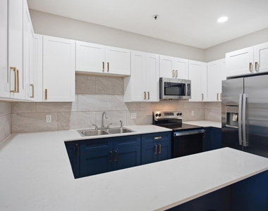 611 Carpenter Ave - Photo Thumbnail 4
