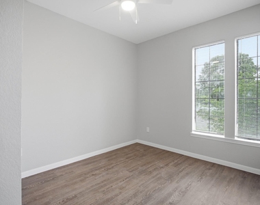 611 Carpenter Ave - Photo Thumbnail 11