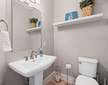 2215 Katy Lane - Photo Thumbnail 23