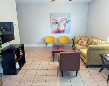 2215 Katy Lane - Photo Thumbnail 4