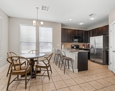 2215 Katy Lane - Photo Thumbnail 6