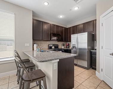 2215 Katy Lane - Photo Thumbnail 10