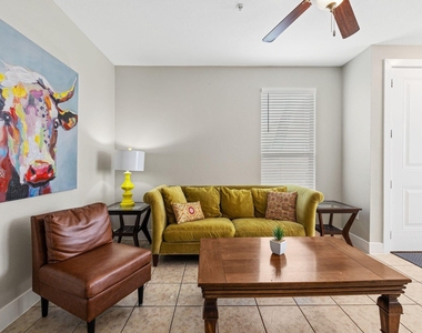 2215 Katy Lane - Photo Thumbnail 5