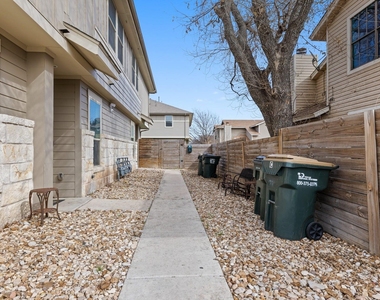 2215 Katy Lane - Photo Thumbnail 7
