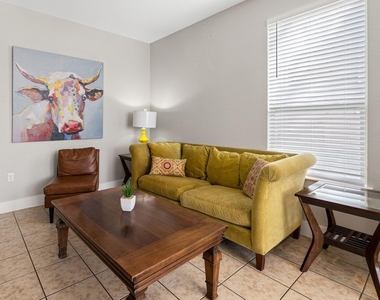 2215 Katy Lane - Photo Thumbnail 3