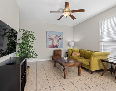 2215 Katy Lane - Photo Thumbnail 1