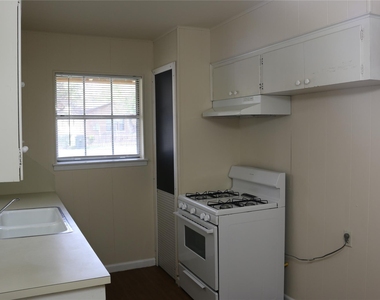 1705 Walnut St - Photo Thumbnail 13
