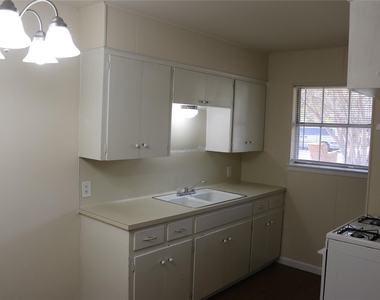 1705 Walnut St - Photo Thumbnail 14