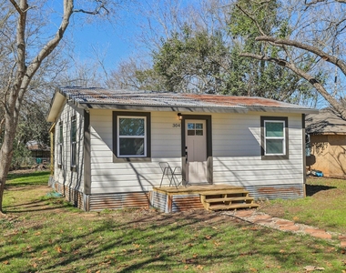 304 Harris St - Photo Thumbnail 5