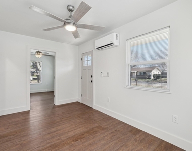 304 Harris St - Photo Thumbnail 12