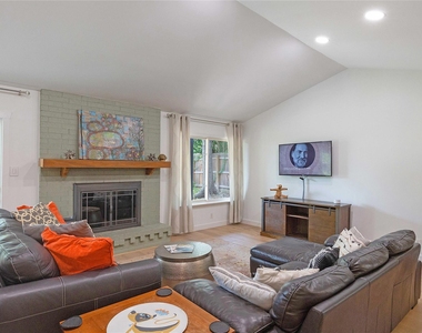 3307 Greenlawn Pkwy - Photo Thumbnail 1