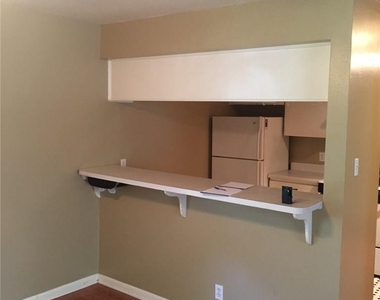 2516 Enfield Rd - Photo Thumbnail 3