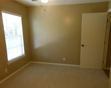 2516 Enfield Rd - Photo Thumbnail 9