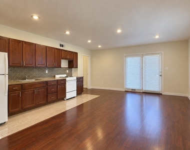 2703 Swisher St - Photo Thumbnail 1