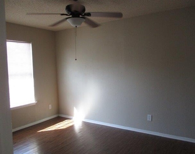 4904 West Wind Trl - Photo Thumbnail 9