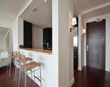 98 San Jacinto Blvd - Photo Thumbnail 3