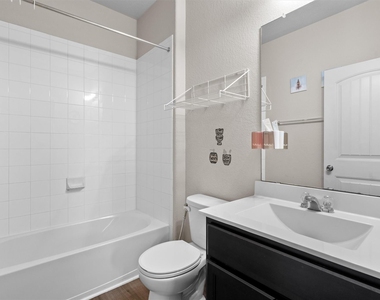 13809 Harrisglenn Dr - Photo Thumbnail 18