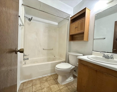 302 Calhoun Dr - Photo Thumbnail 4