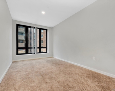 89th Avenue - Photo Thumbnail 13