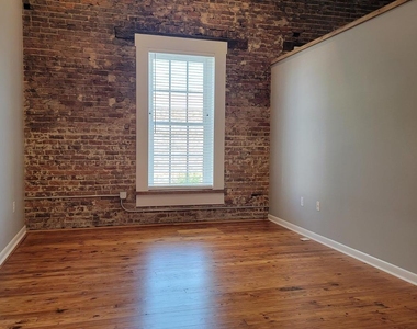 112 N Birch Avenue - Photo Thumbnail 7