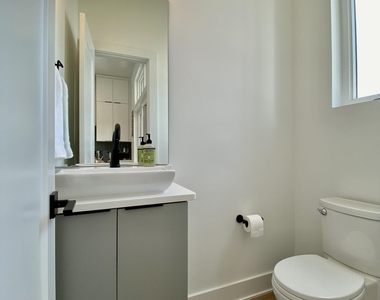629 N Queen Street - Photo Thumbnail 12