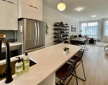 629 N Queen Street - Photo Thumbnail 17