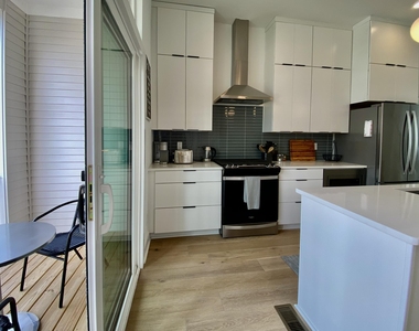 629 N Queen Street - Photo Thumbnail 8