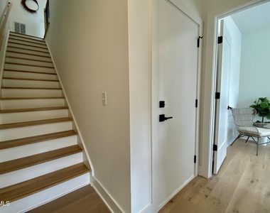 629 N Queen Street - Photo Thumbnail 3