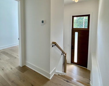 629 N Queen Street - Photo Thumbnail 5