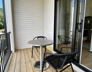 629 N Queen Street - Photo Thumbnail 9