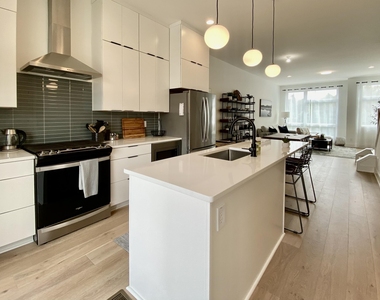 629 N Queen Street - Photo Thumbnail 13