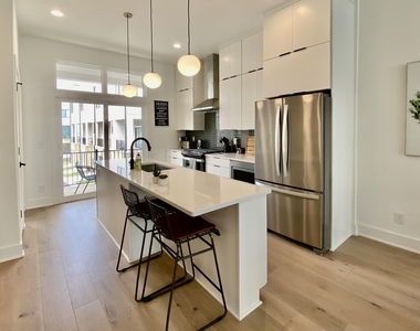 629 N Queen Street - Photo Thumbnail 16