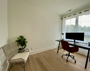 629 N Queen Street - Photo Thumbnail 6