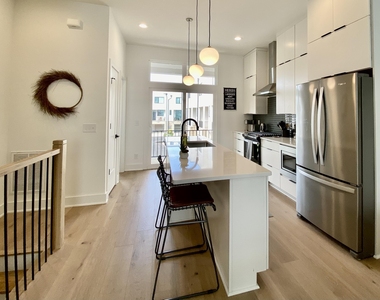 629 N Queen Street - Photo Thumbnail 14
