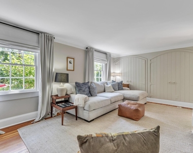 225 E Corbin Street - Photo Thumbnail 3