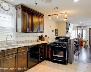 120a Randall Avenue - Photo Thumbnail 15