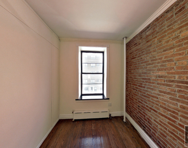 West 51st Street - Photo Thumbnail 5