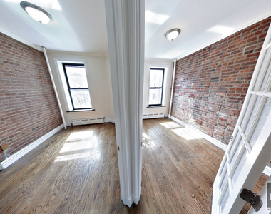 West 51st Street - Photo Thumbnail 2