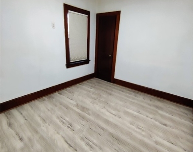 268 Ackley Avenue - Photo Thumbnail 4